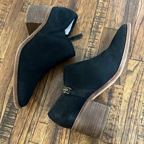 Caslon Booties boots black leather suede
Zip closure size 7 - Picture 8 of 12